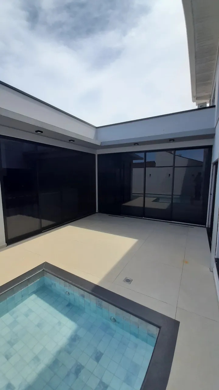 Fachada de casa com película nano cerâmica 35 nos vidros