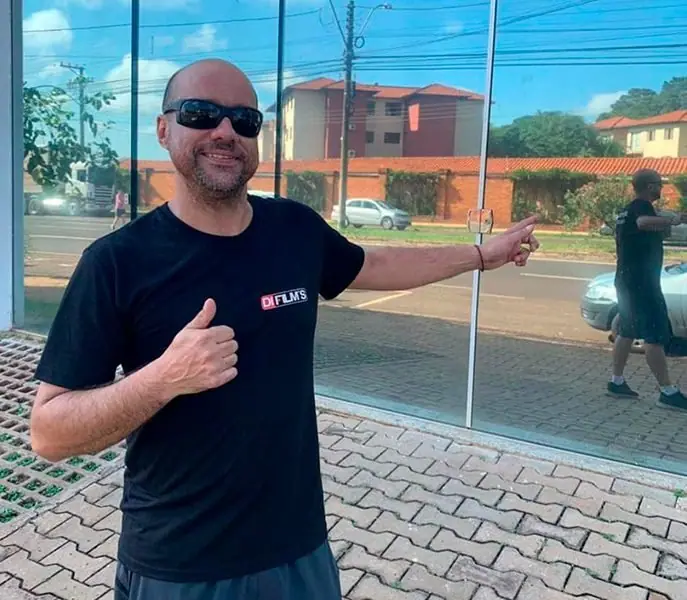 Película aplicada em vitrine em Assis